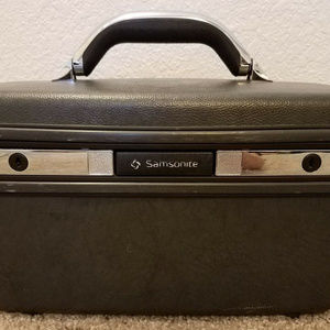 Samsonite Silhouette 4 HARD makeup case. Vintage 1980s